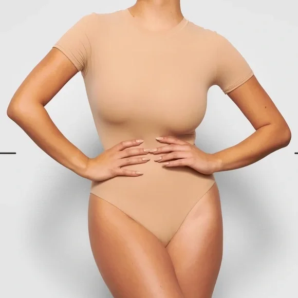 SKIMS Fits Everybody T-Shirt Bodysuit - Picture 2 of 8